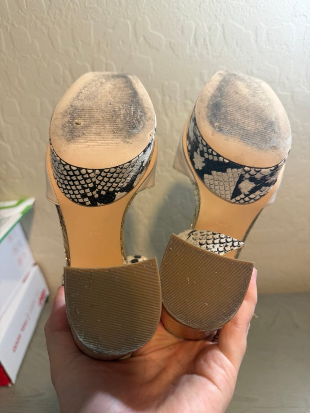 Guess platform sandal - Picture 3 of 5